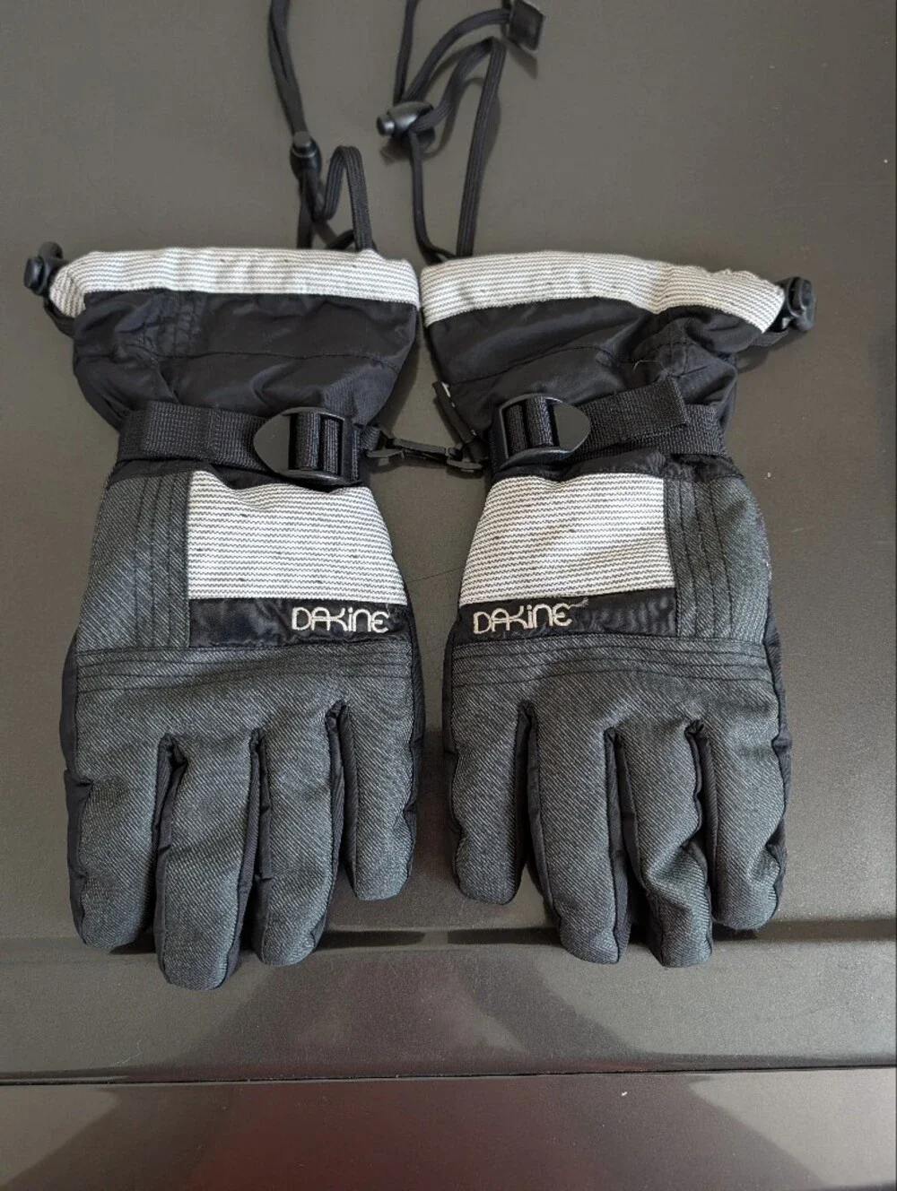 Dakine Blazer Ski Snowboard Gloves Black Winter Insulated
